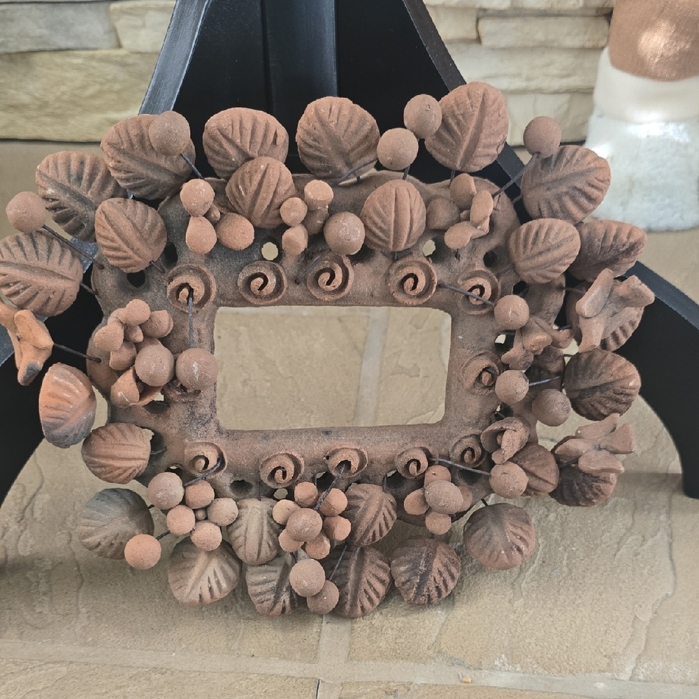Decorative Rustic Brown Leaf & Berry Photo Frame - Picture 5 of 6